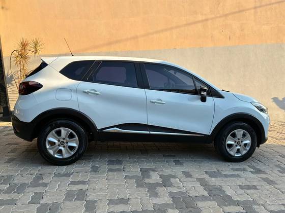 RENAULT CAPTUR 1.6 16V SCE FLEX LIFE X-TRONIC RENAULT CAPTUR 1.6 16V SCE FLEX LIFE X-TRONIC